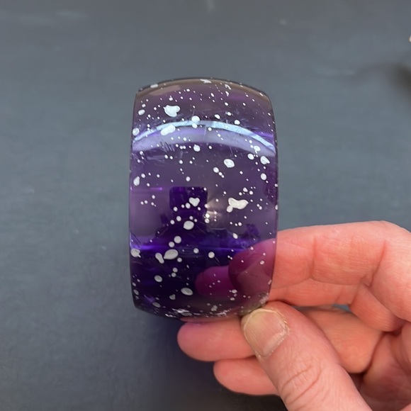 Vintage Plastic Bangle Bracelet, Purple with White Splatter Design, Boho, Retro - Picture 4 of 8